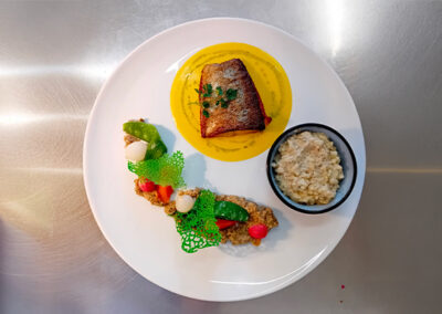 Filet de truite rotie, beurre de carottes et Risotto aux champignons