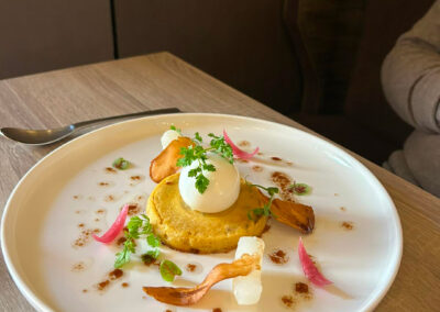 Restaurant La Suite à Bourges - Oeufs coulant Bio, Royal de panais et navet glacé